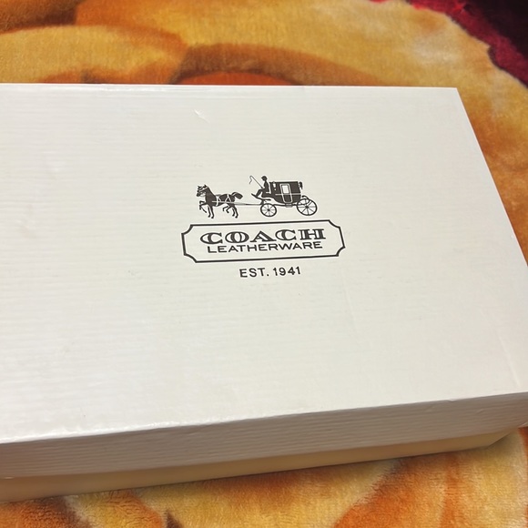 Coach - Picture 8 of 8